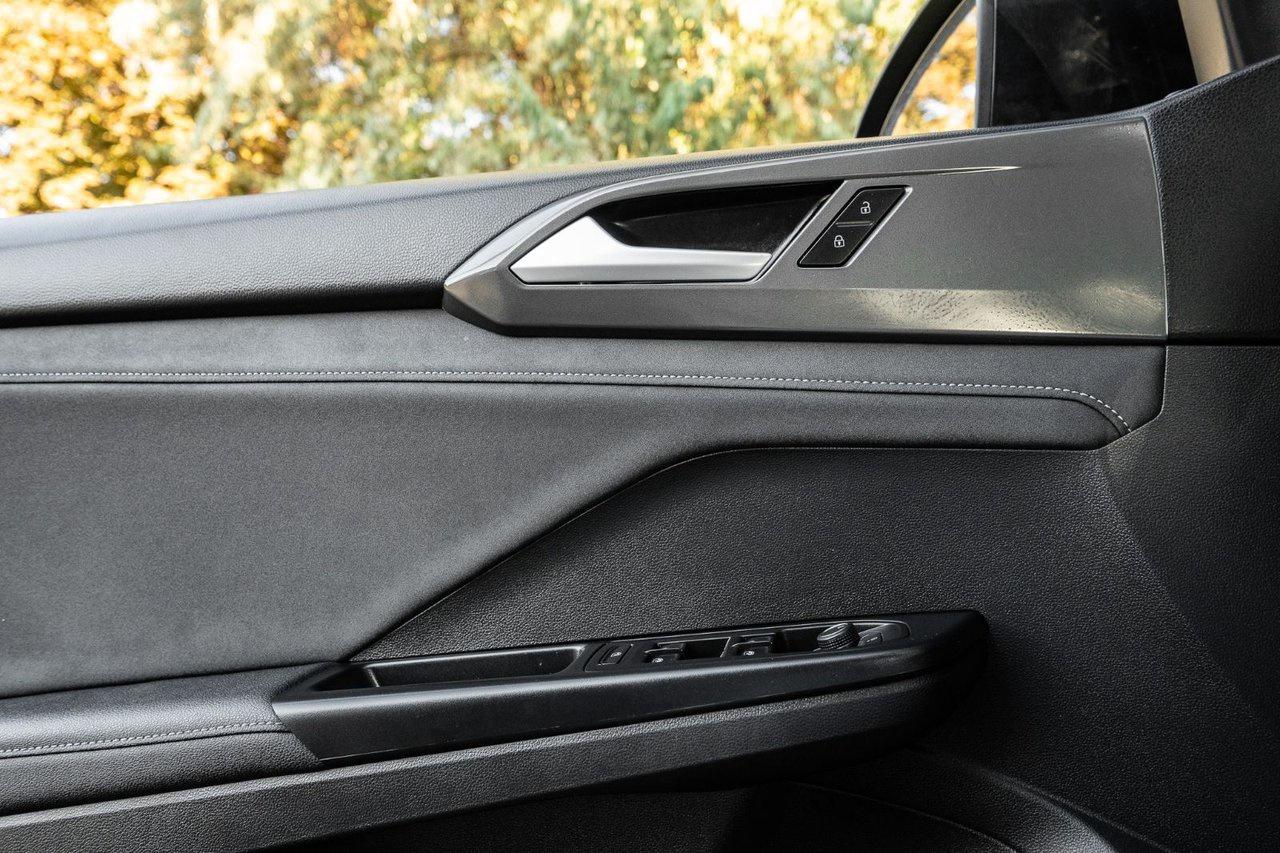 2025 Volkswagen Taos Comfortline Black Edition 4MOTION Photo
