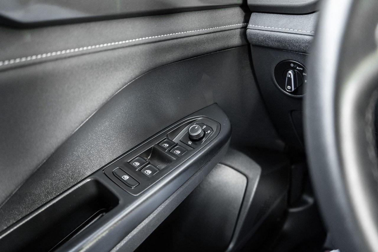 2025 Volkswagen Taos Comfortline Black Edition 4MOTION Photo