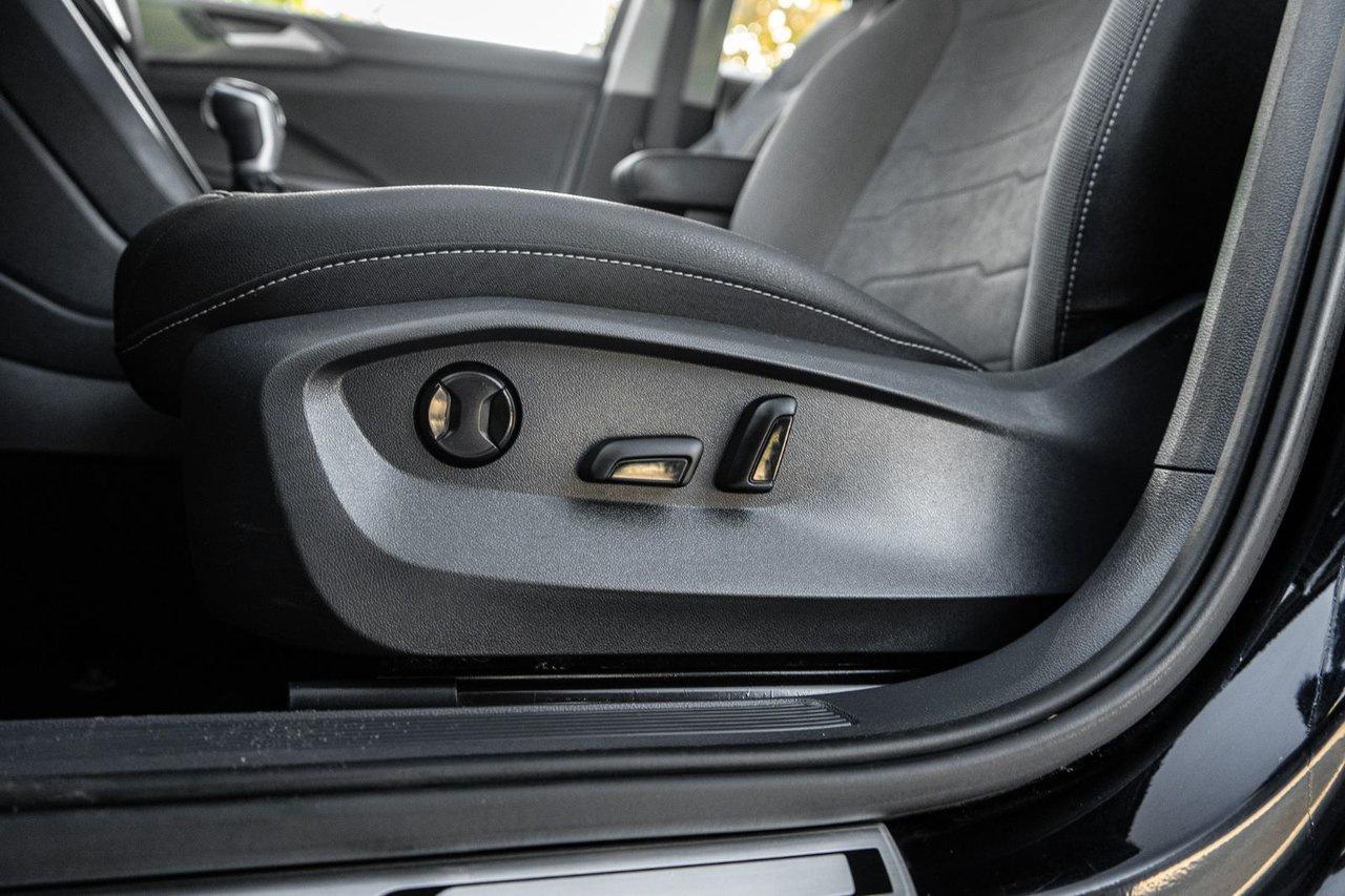 2025 Volkswagen Taos Comfortline Black Edition 4MOTION Photo