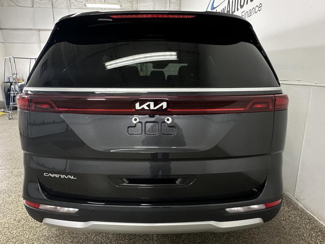 2024 Kia Carnival LX/53KM/OFF 1 OWNER KIA LEASE! Photo