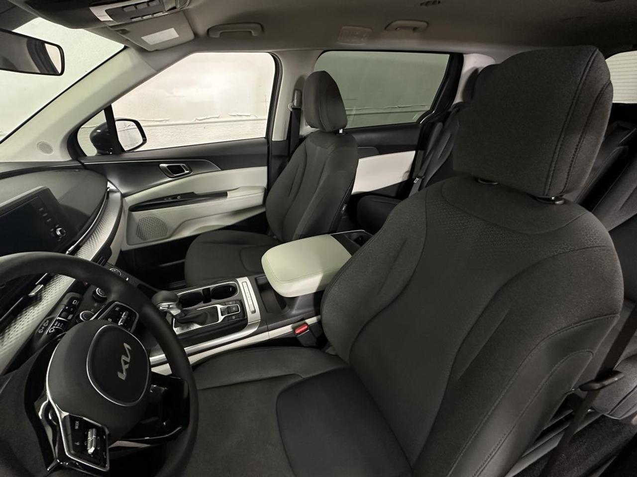2024 Kia Carnival LX/53KM/OFF 1 OWNER KIA LEASE! Photo
