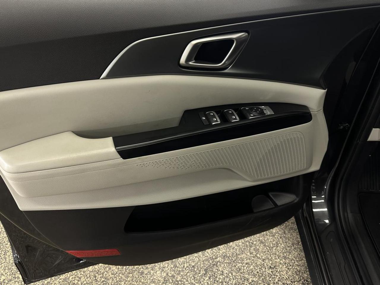 2024 Kia Carnival LX/53KM/OFF 1 OWNER KIA LEASE! Photo