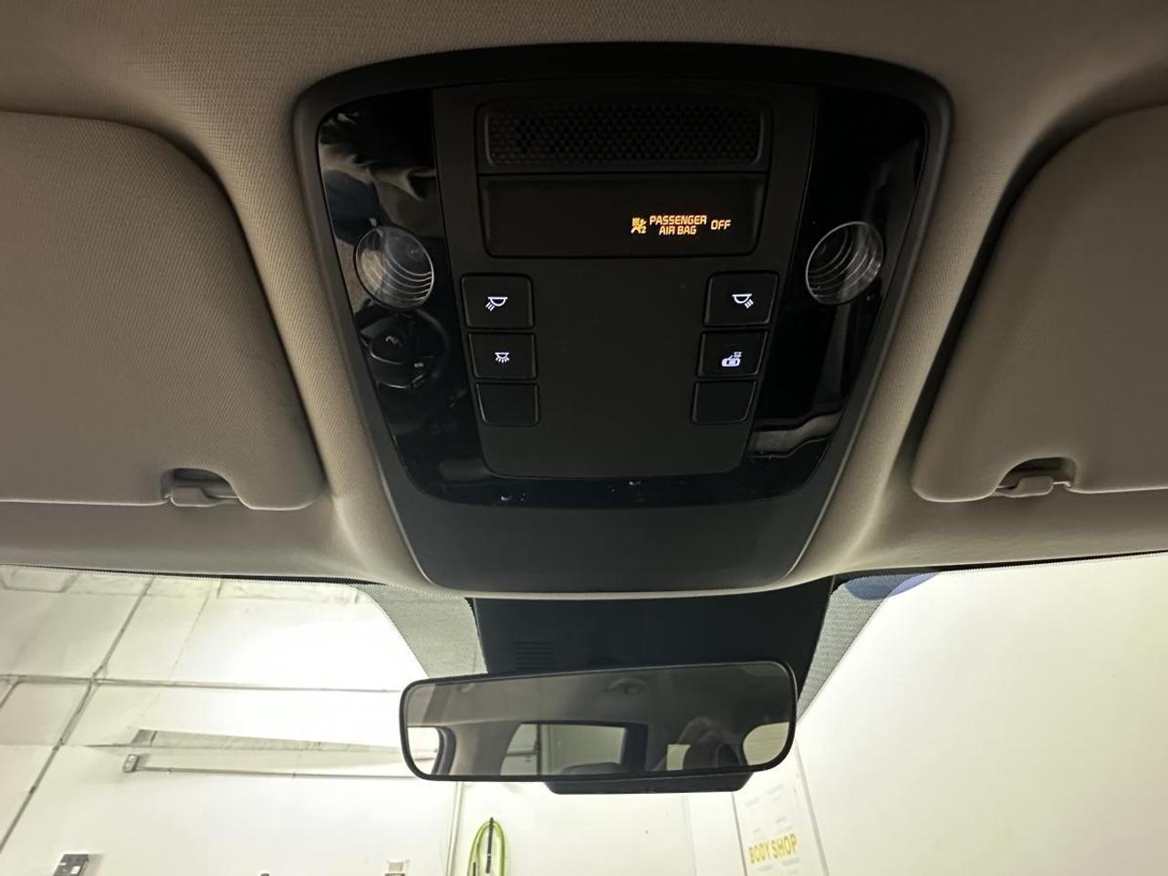 2024 Kia Carnival LX/53KM/OFF 1 OWNER KIA LEASE! Photo