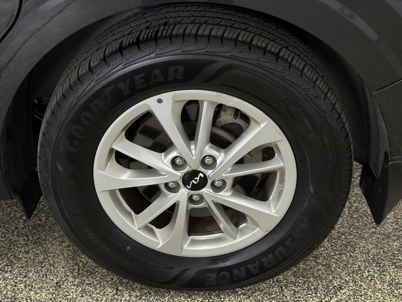 2024 Kia Carnival LX/53KM/OFF 1 OWNER KIA LEASE! Photo