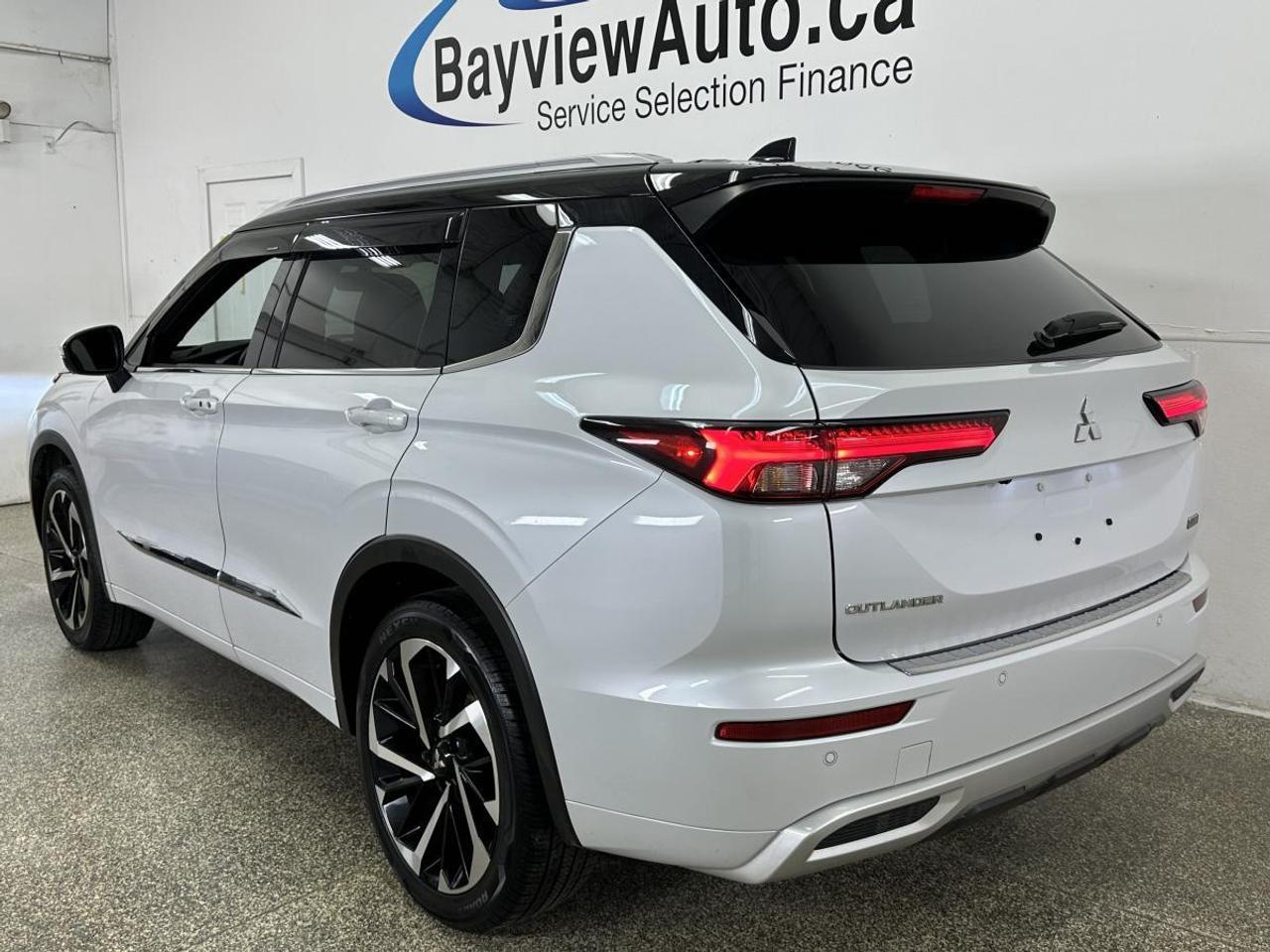 2024 Mitsubishi Outlander GT PREMIUM/AWD/7 PASSENGER/LEATHER/ROOF/NAVI/OFF MITSUBISHI LEASE! Photo