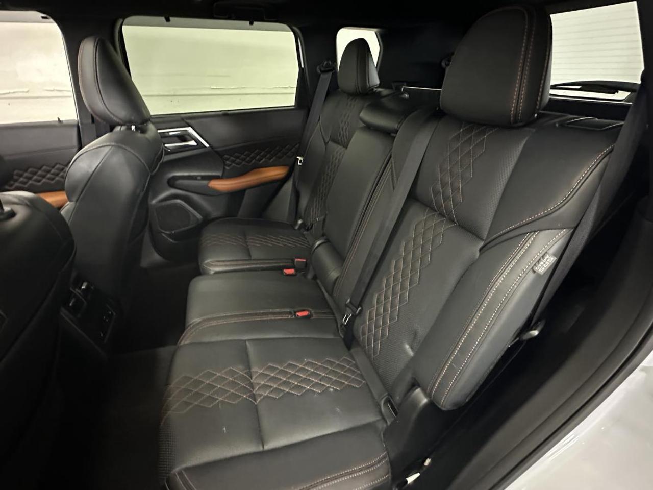 2024 Mitsubishi Outlander GT PREMIUM/AWD/7 PASSENGER/LEATHER/ROOF/NAVI/OFF MITSUBISHI LEASE! Photo