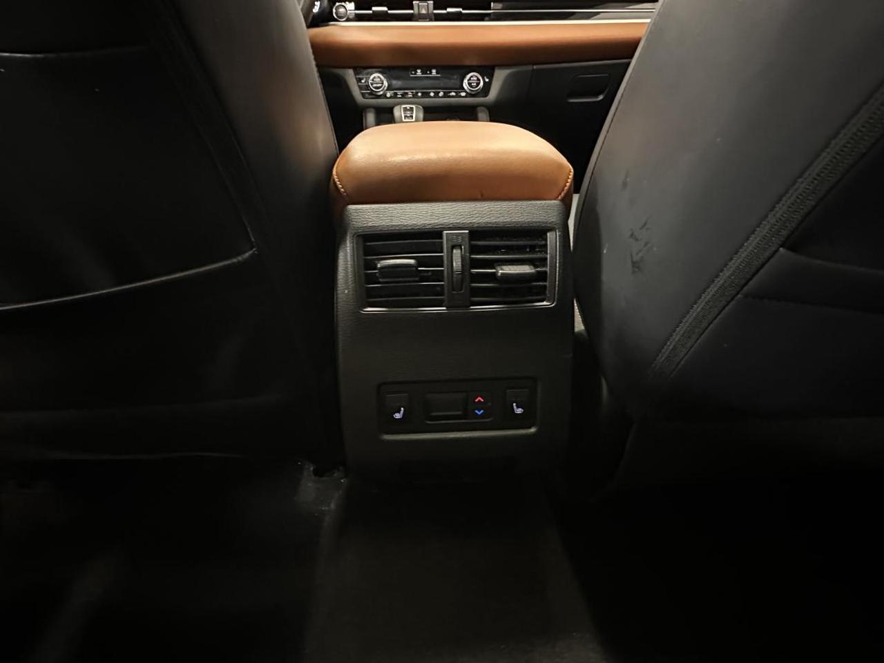 2024 Mitsubishi Outlander GT PREMIUM/AWD/7 PASSENGER/LEATHER/ROOF/NAVI/OFF MITSUBISHI LEASE! Photo