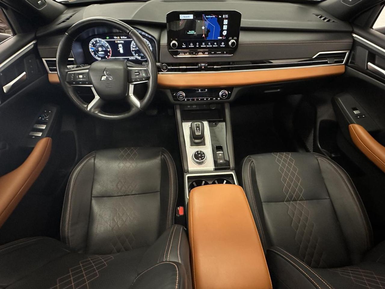 2024 Mitsubishi Outlander GT PREMIUM/AWD/7 PASSENGER/LEATHER/ROOF/NAVI/OFF MITSUBISHI LEASE! Photo