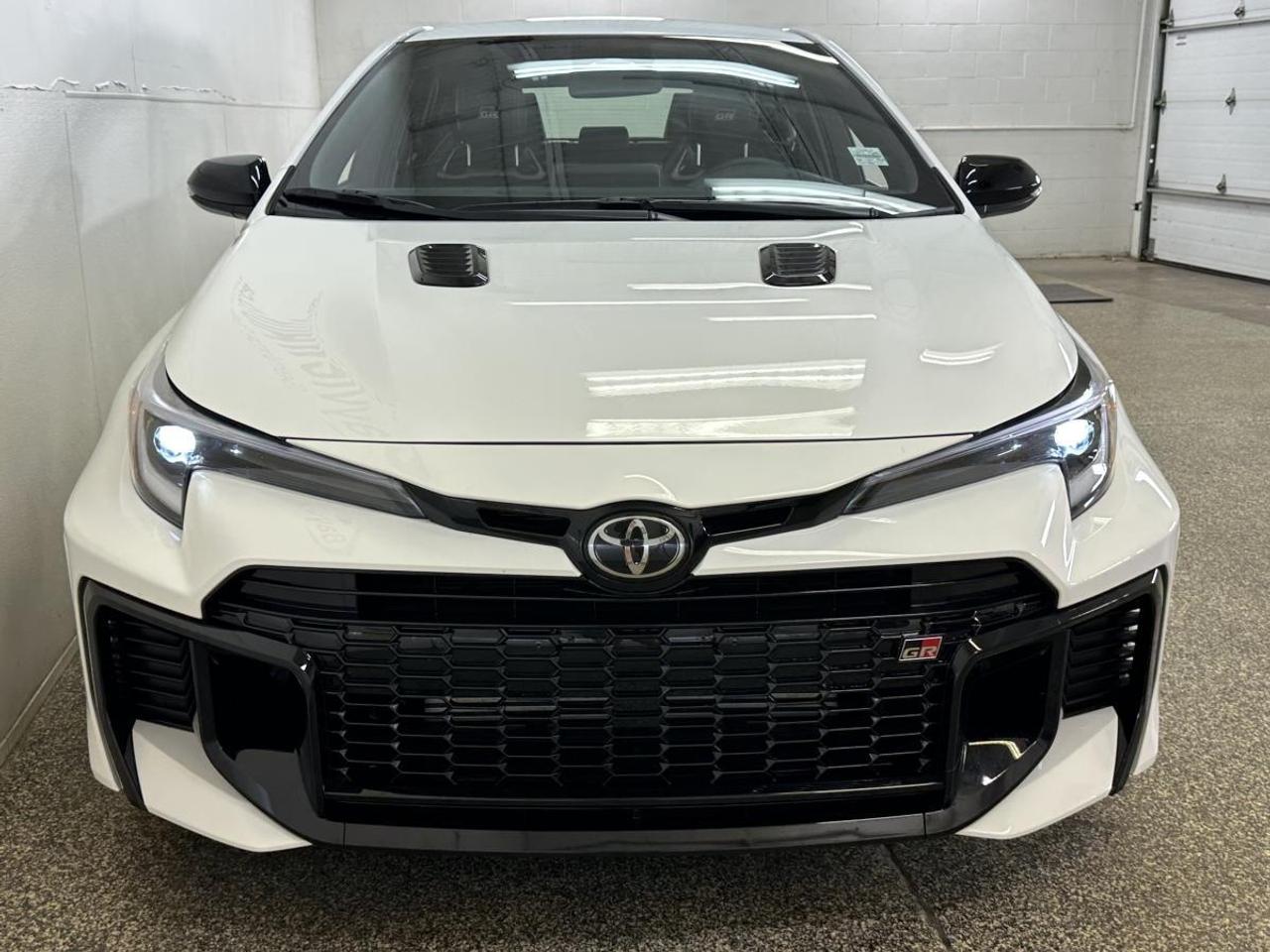 2026 Toyota GR Corolla GR CORE/AWD/MANUAL/300HP/1400KM/APPLE CARPLAY/HEATED SUEDE/HEATED WHEEL! Photo5