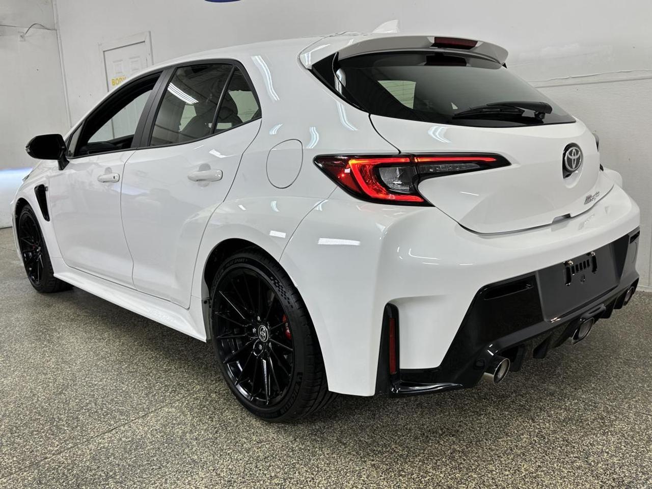 2026 Toyota GR Corolla GR CORE/AWD/MANUAL/300HP/1400KM/APPLE CARPLAY/HEATED SUEDE/HEATED WHEEL! Photo