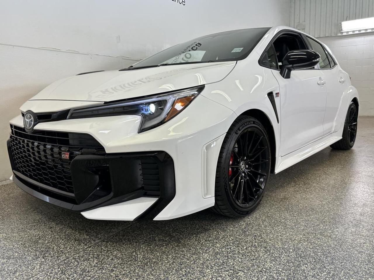 2026 Toyota GR Corolla GR CORE/AWD/MANUAL/300HP/1400KM/APPLE CARPLAY/HEATED SUEDE/HEATED WHEEL! Photo