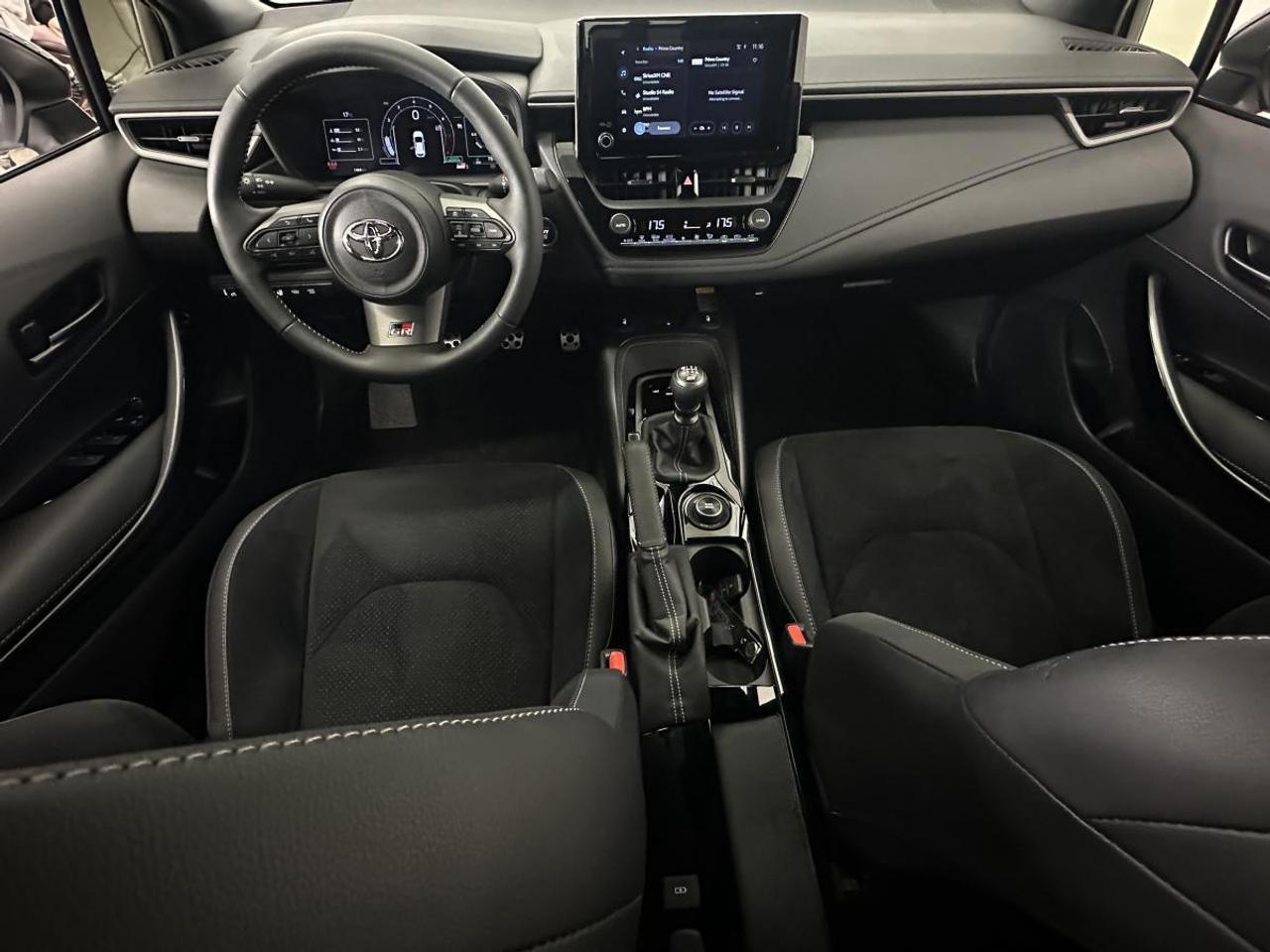2026 Toyota GR Corolla GR CORE/AWD/MANUAL/300HP/1400KM/APPLE CARPLAY/HEATED SUEDE/HEATED WHEEL! Photo