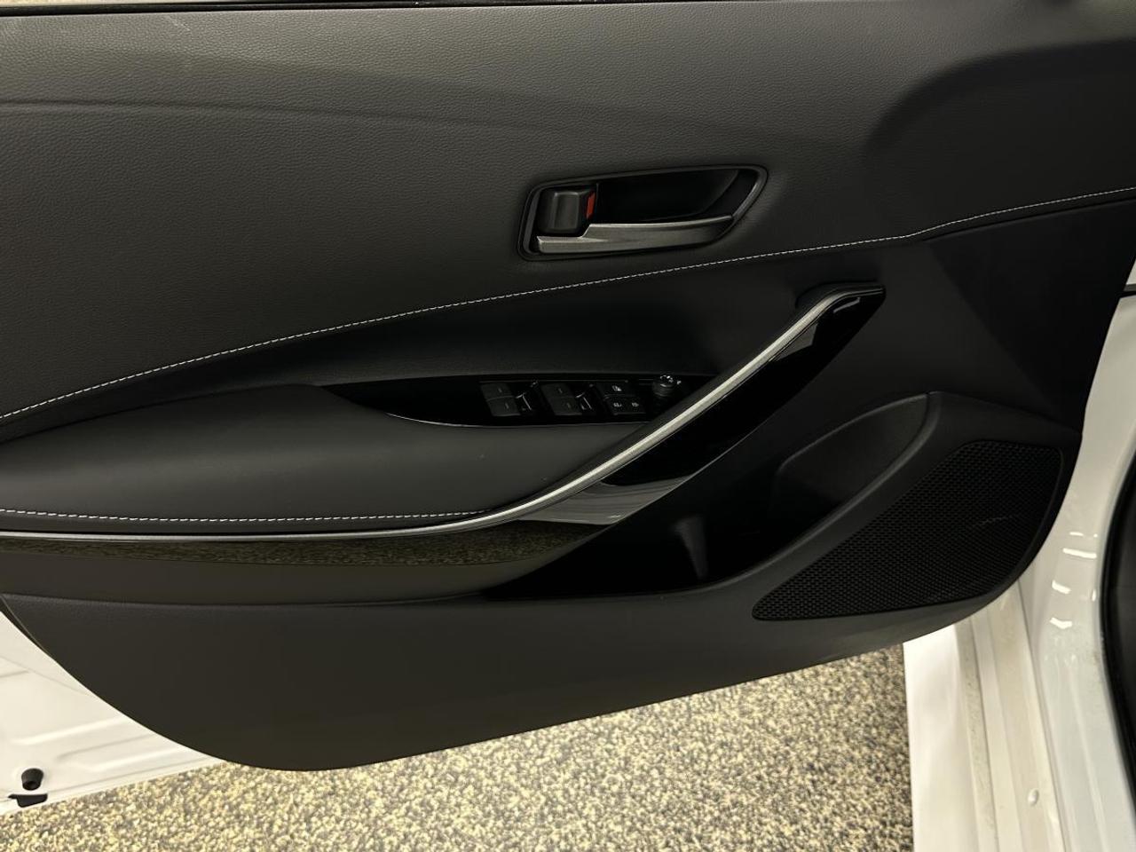 2026 Toyota GR Corolla GR CORE/AWD/MANUAL/300HP/1400KM/APPLE CARPLAY/HEATED SUEDE/HEATED WHEEL! Photo