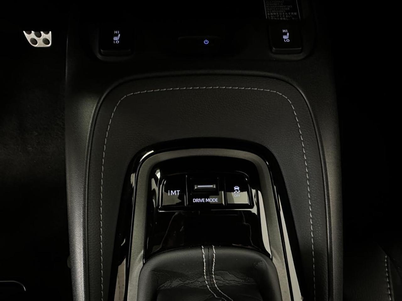 2026 Toyota GR Corolla GR CORE/AWD/MANUAL/300HP/1400KM/APPLE CARPLAY/HEATED SUEDE/HEATED WHEEL! Photo