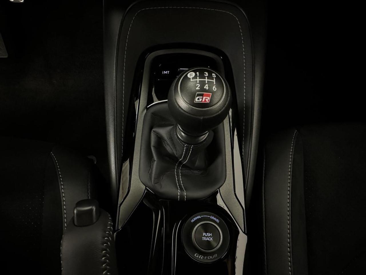 2026 Toyota GR Corolla GR CORE/AWD/MANUAL/300HP/1400KM/APPLE CARPLAY/HEATED SUEDE/HEATED WHEEL! Photo