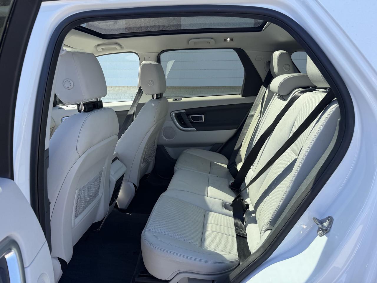 2018 Land Rover Discovery Sport HSE- HEATED LEATHER SEATS - PANORAMIC ROOF-NAVIGATION-CAMERA Photo