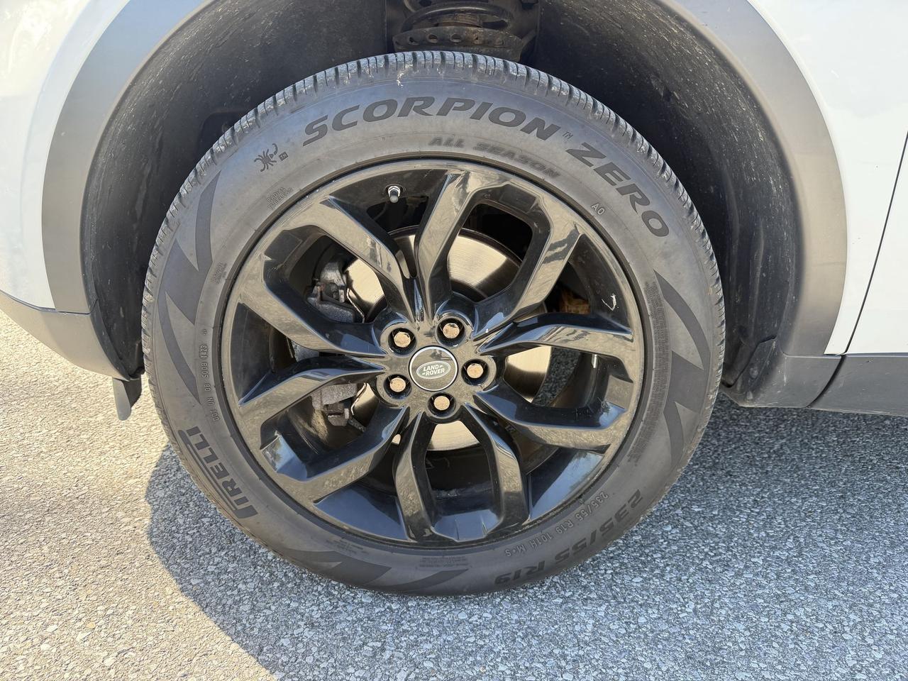 2018 Land Rover Discovery Sport HSE- HEATED LEATHER SEATS - PANORAMIC ROOF-NAVIGATION-CAMERA Photo