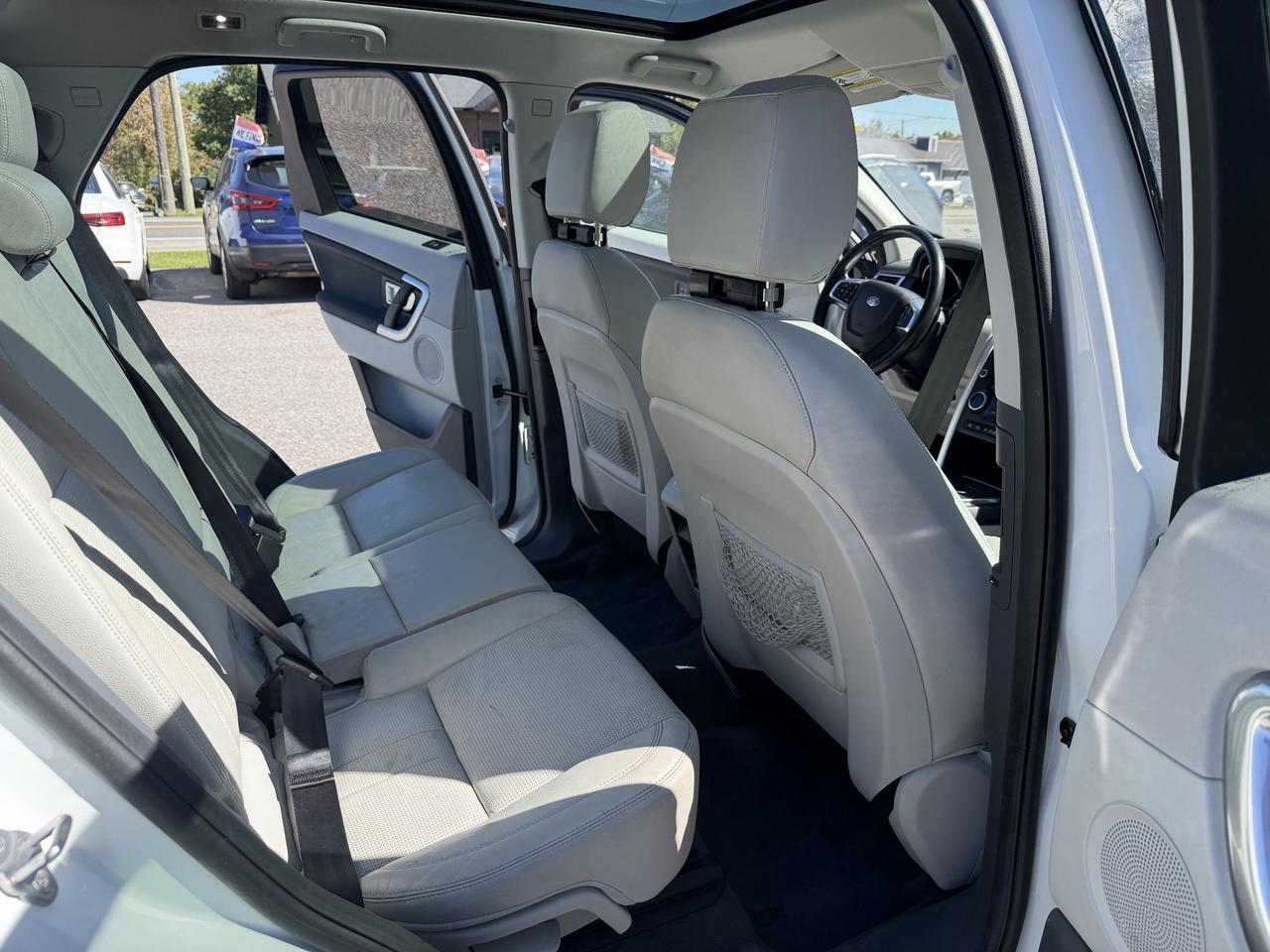 2018 Land Rover Discovery Sport HSE- HEATED LEATHER SEATS - PANORAMIC ROOF-NAVIGATION-CAMERA Photo