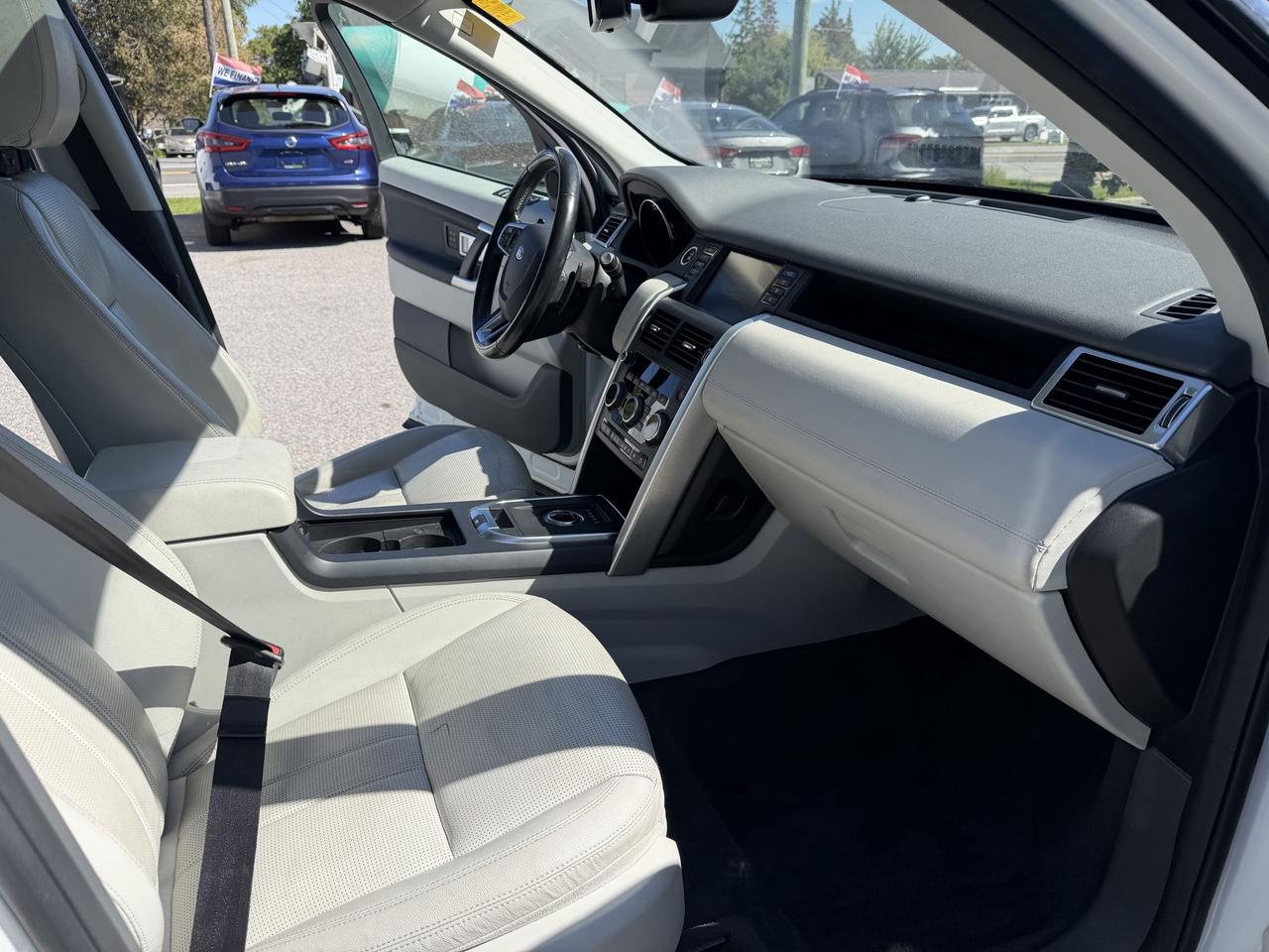 2018 Land Rover Discovery Sport HSE- HEATED LEATHER SEATS - PANORAMIC ROOF-NAVIGATION-CAMERA Photo
