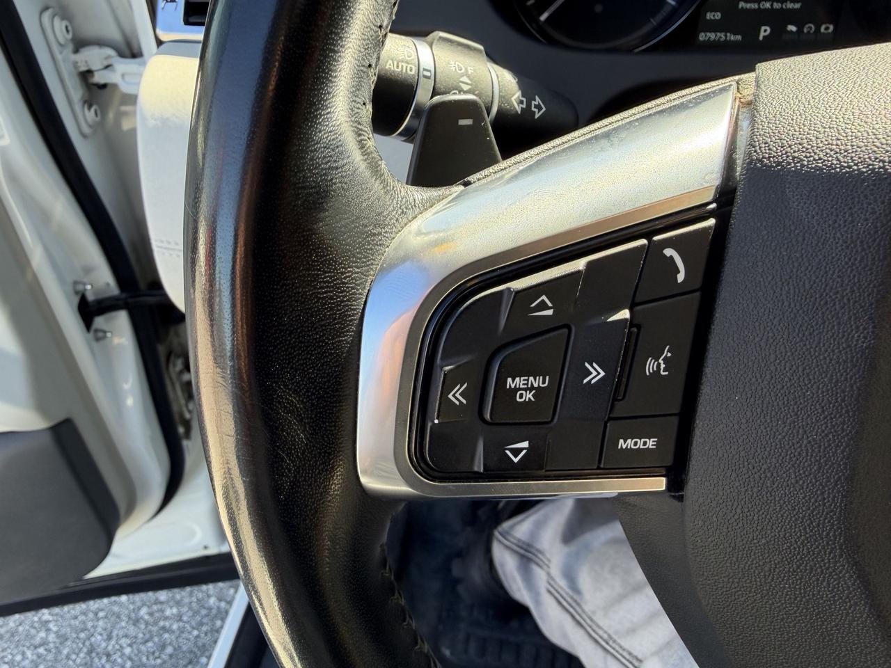 2018 Land Rover Discovery Sport HSE- HEATED LEATHER SEATS - PANORAMIC ROOF-NAVIGATION-CAMERA Photo