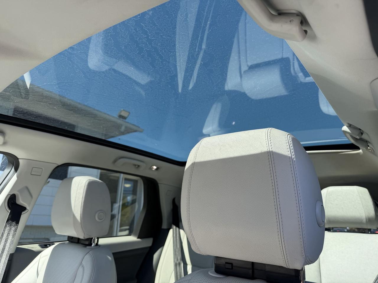 2018 Land Rover Discovery Sport HSE- HEATED LEATHER SEATS - PANORAMIC ROOF-NAVIGATION-CAMERA Photo