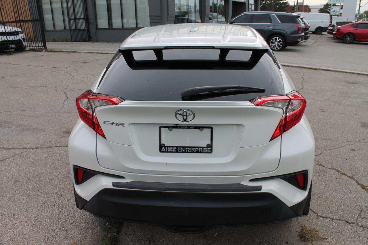 2018 Toyota C-HR XLE Photo