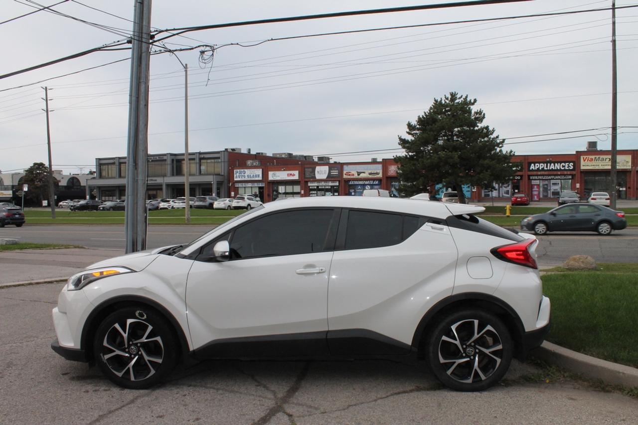 2018 Toyota C-HR XLE Photo