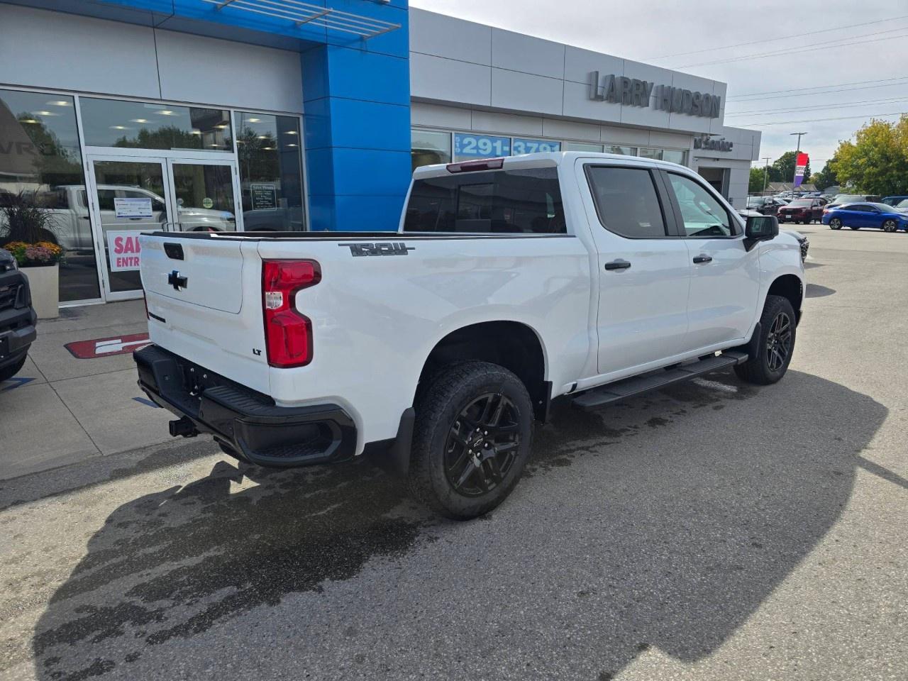 2026 Chevrolet Silverado 1500 Crew Cab Short Box 4-Wheel Drive LT Trail Boss Photo2
