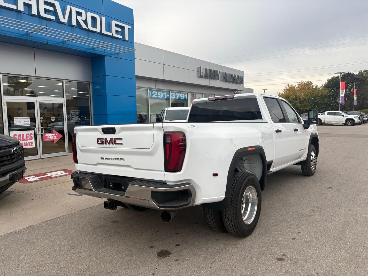 2026 GMC Sierra 3500 HD 4WD Crew Cab Long Box Pro Photo