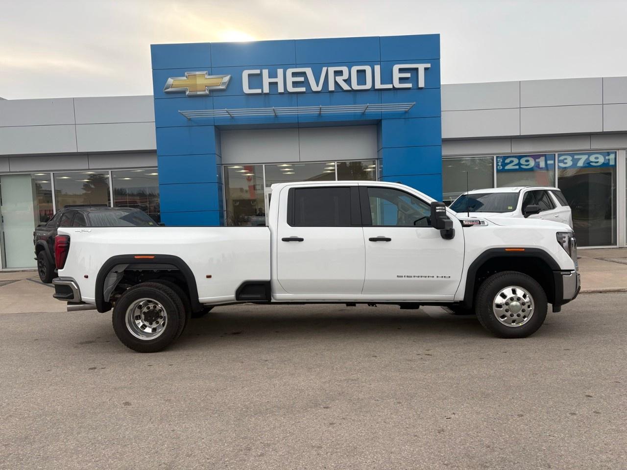 2026 GMC Sierra 3500 HD 4WD Crew Cab Long Box Pro Photo5