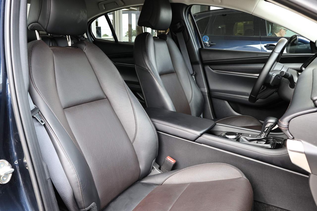 2025 Mazda MAZDA3 GT Photo