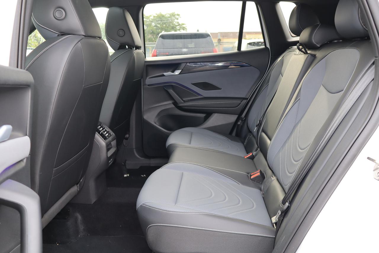2026 Volkswagen Tiguan Comfortline R-Line Black Edition 4MOTION Photo