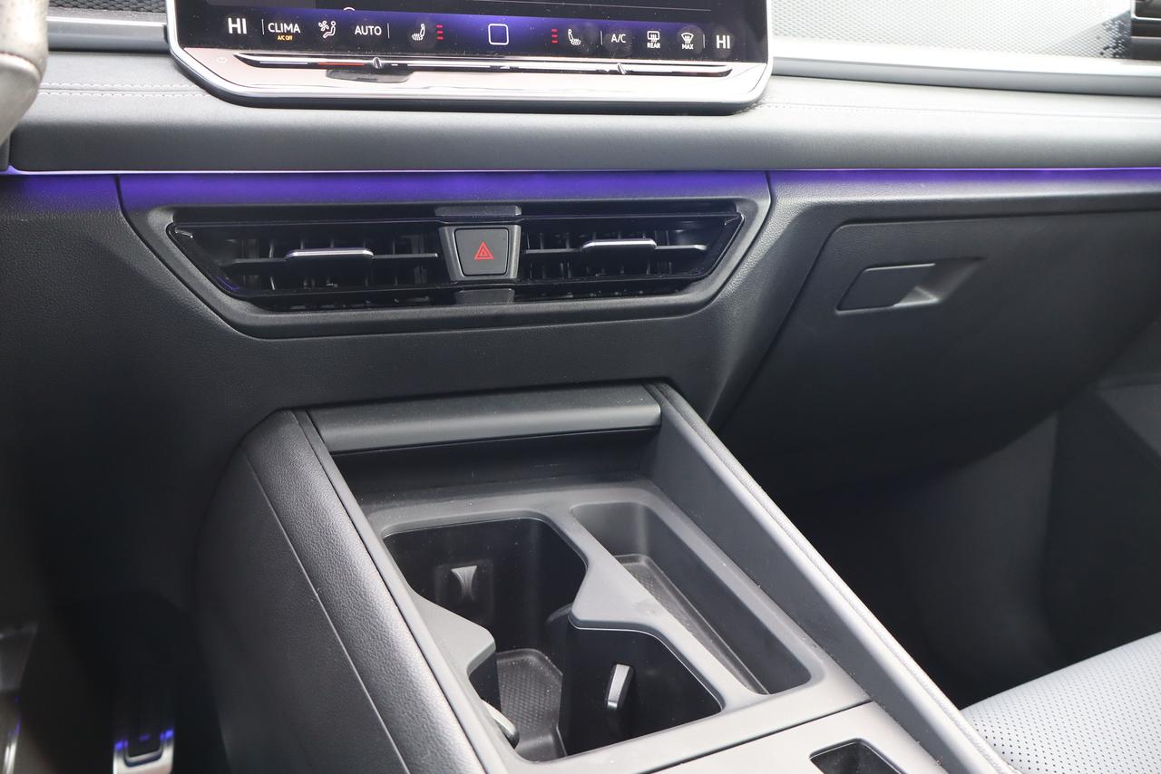 2026 Volkswagen Tiguan Comfortline R-Line Black Edition 4MOTION Photo