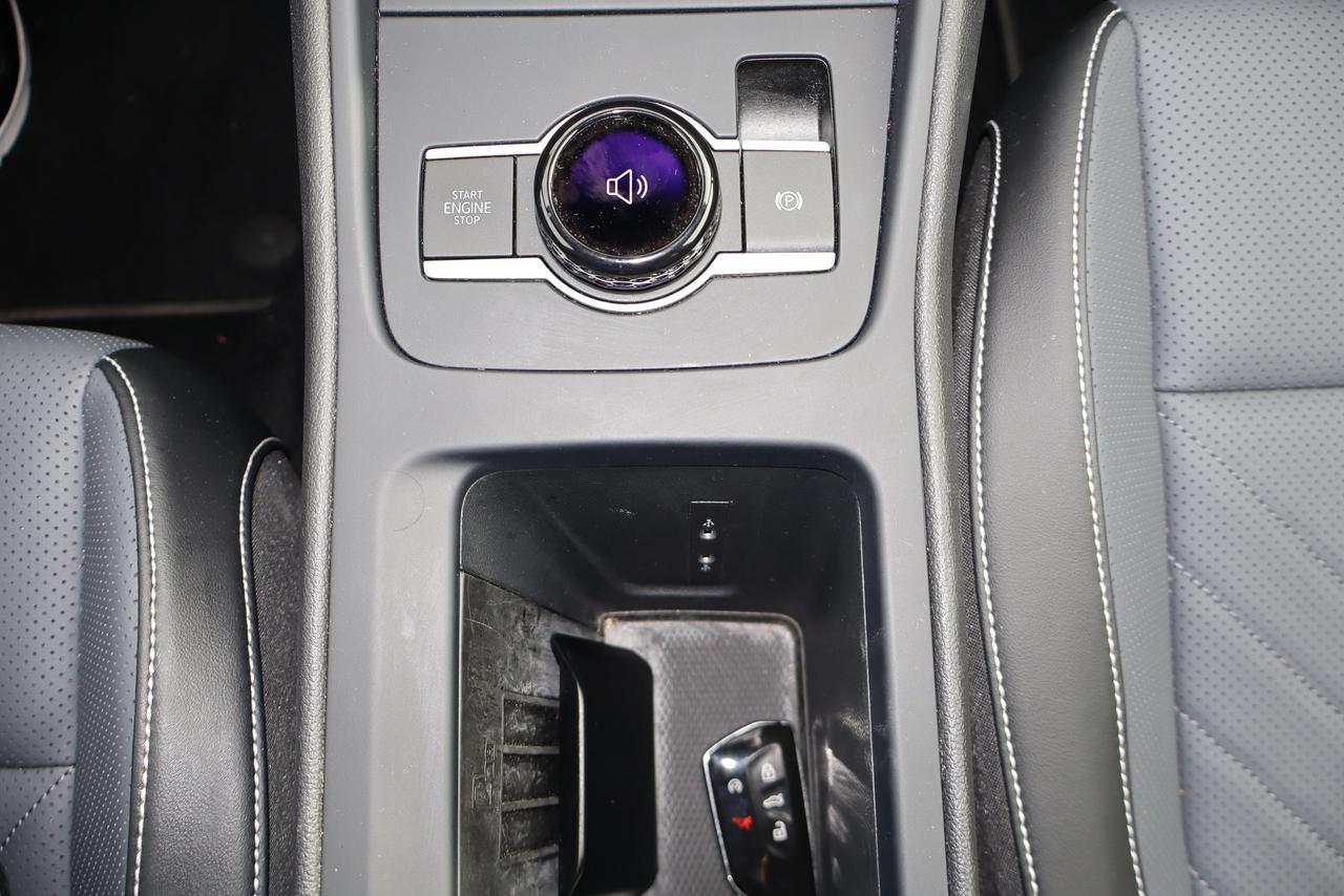 2026 Volkswagen Tiguan Comfortline R-Line Black Edition 4MOTION Photo