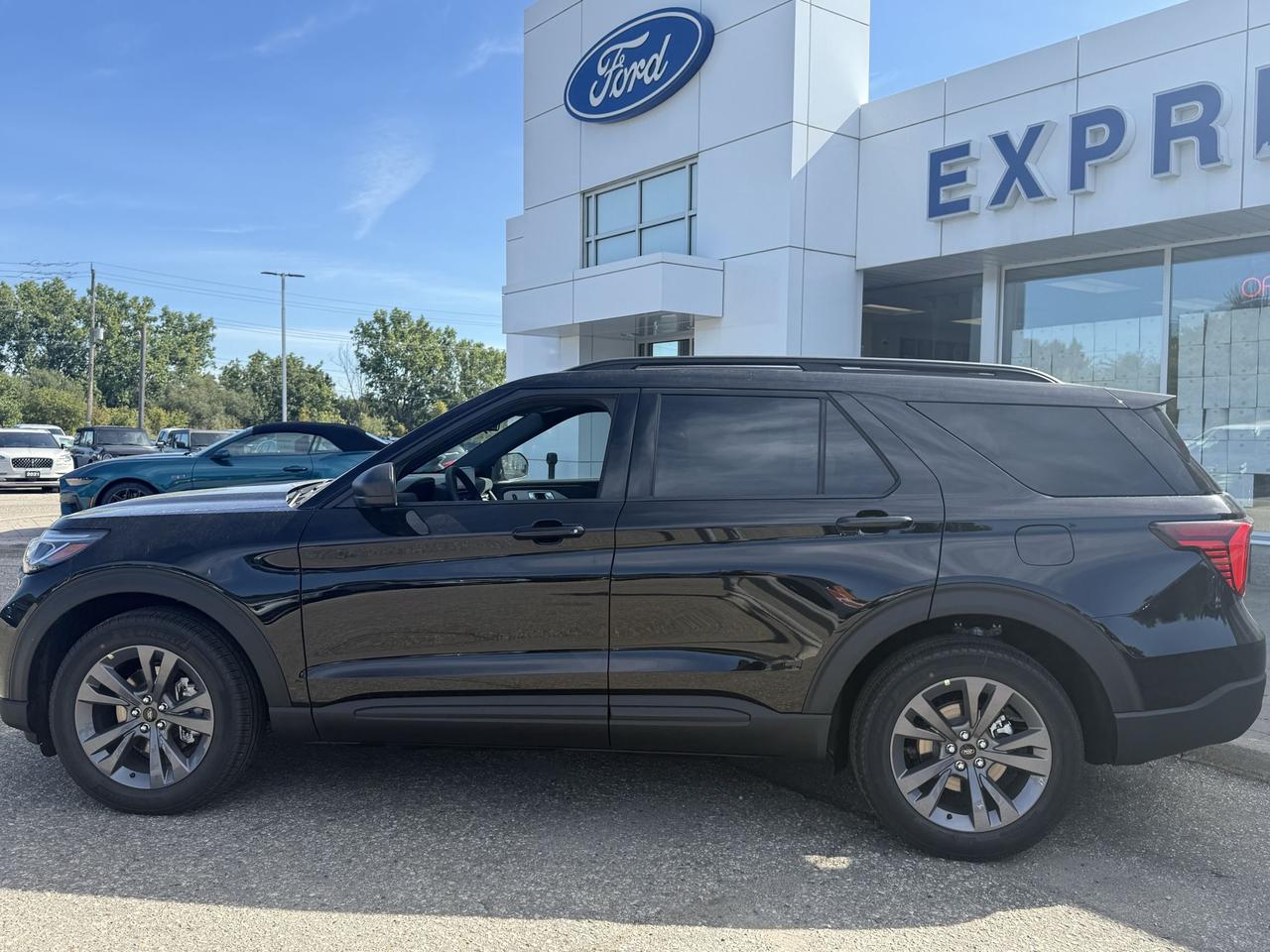 2027 Ford Explorer ACTIVE, ADAPTIVE CRUISE, REMOTE START, TOW PKG Photo4