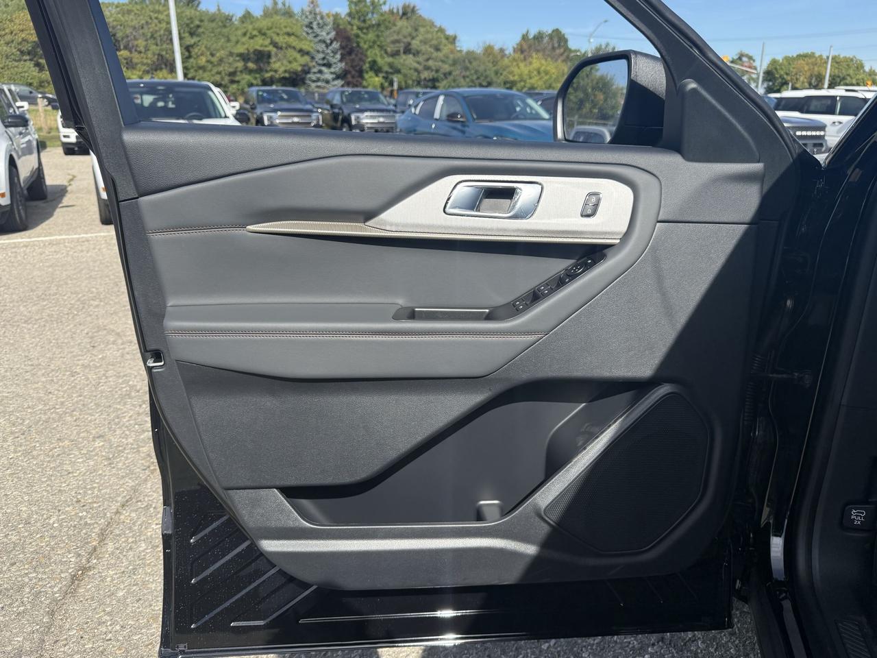 2027 Ford Explorer ACTIVE, ADAPTIVE CRUISE, REMOTE START, TOW PKG Photo