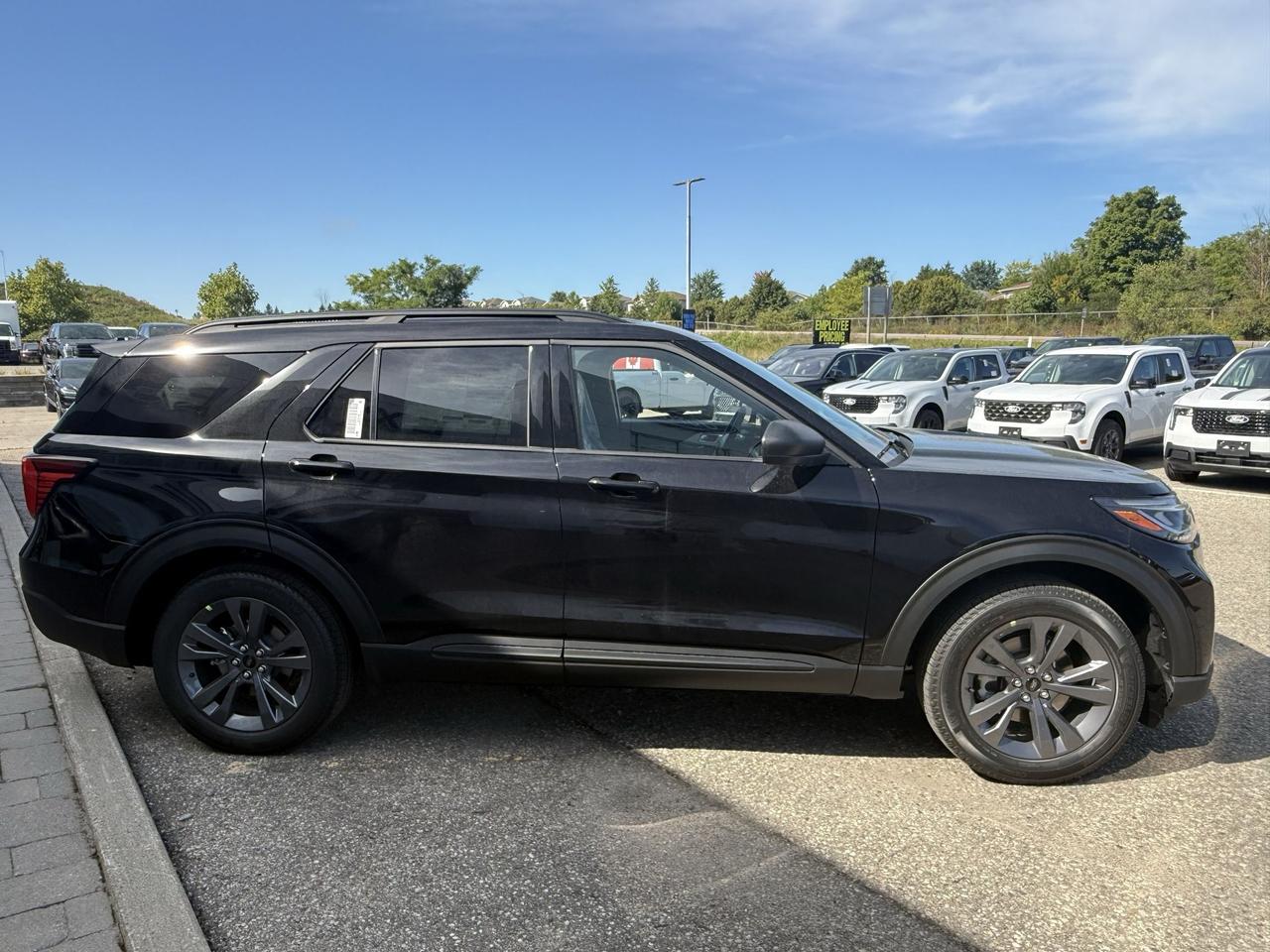 2027 Ford Explorer ACTIVE, ADAPTIVE CRUISE, REMOTE START, TOW PKG Photo
