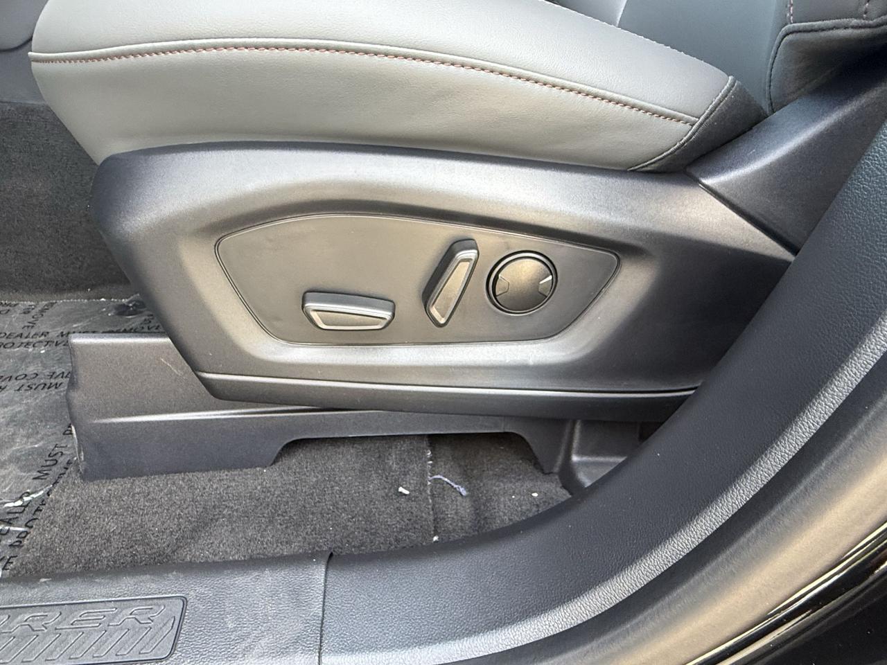 2027 Ford Explorer ACTIVE, ADAPTIVE CRUISE, REMOTE START, TOW PKG Photo