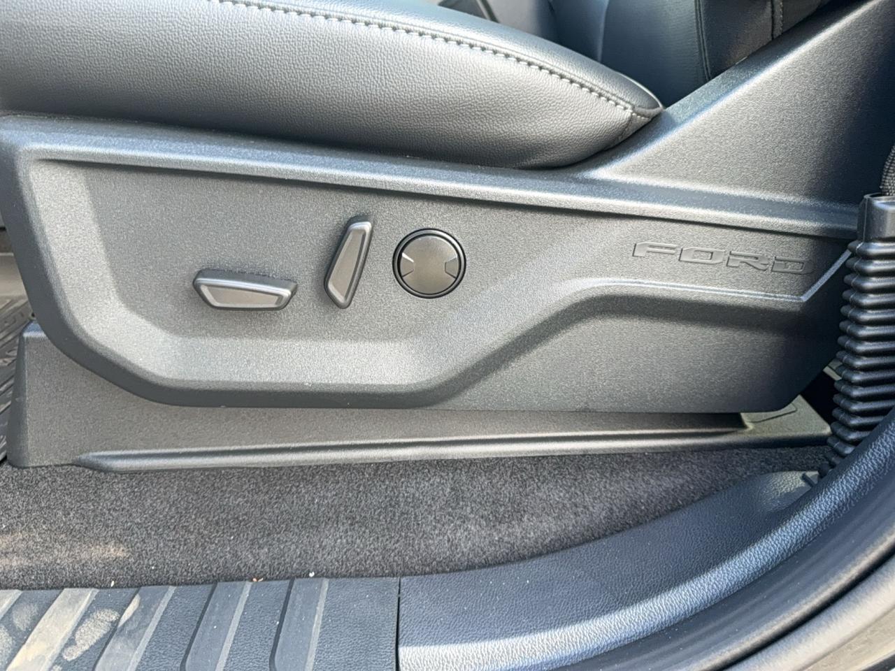 2026 Ford F-150 LARIAT, MOONROOF, BLACK PKG, BED UTILITY PKG Photo