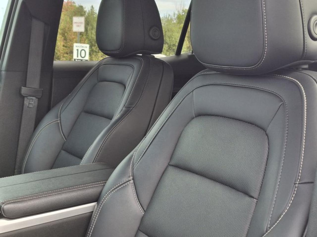 2026 GMC Terrain AWD Elevation | Leather | Heated Seats + Steering | Adaptive Cruise | Power Liftgate | and More ! Photo