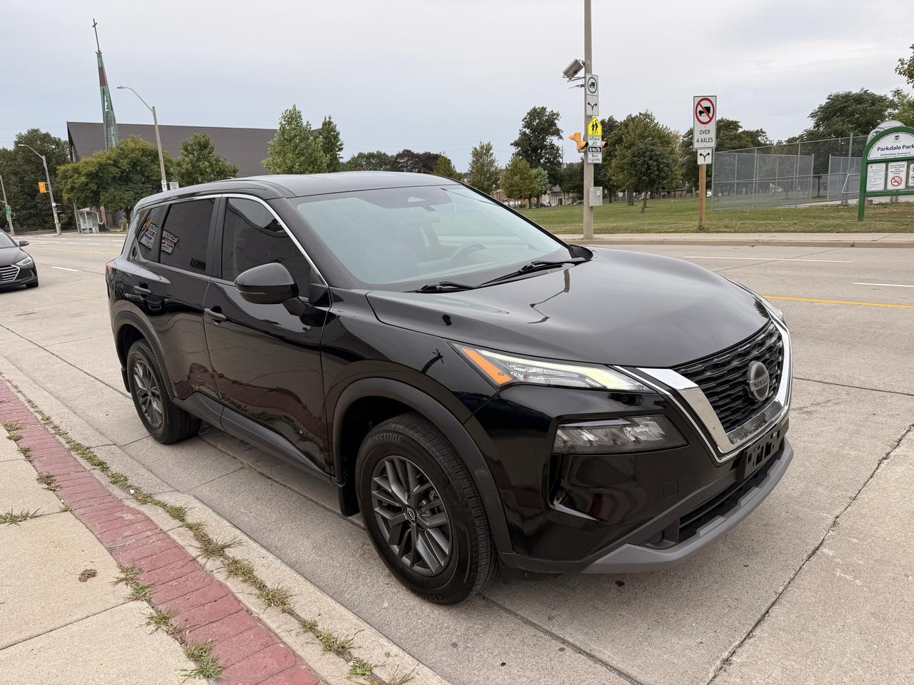 2022 Nissan Rogue FWD S Photo4