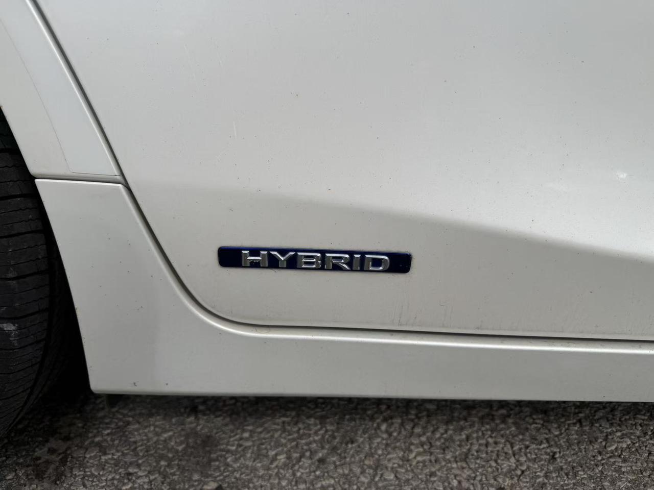 2013 Lexus CT 200h FWD 4dr Hybrid Photo3
