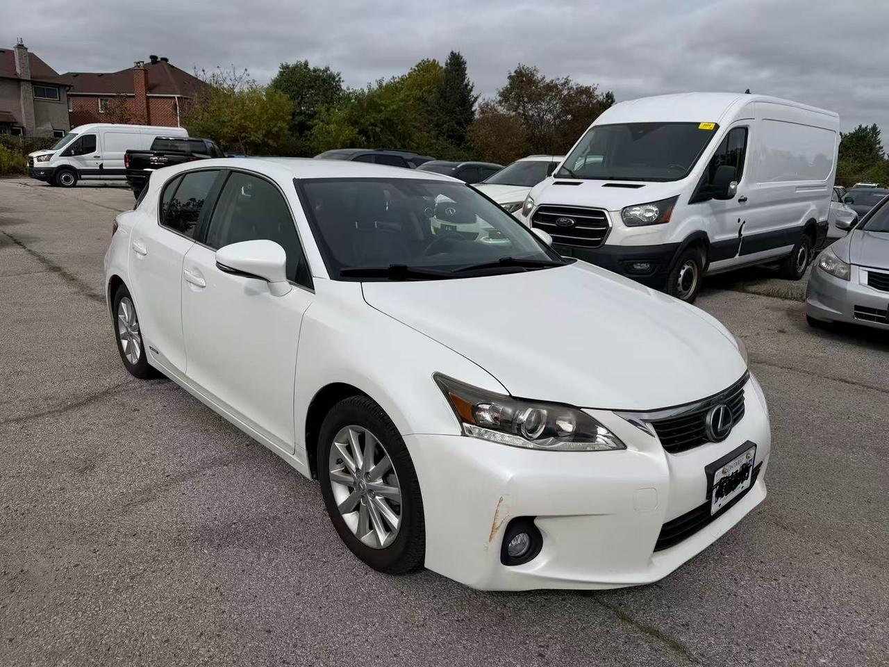 2013 Lexus CT 200h FWD 4dr Hybrid Photo2