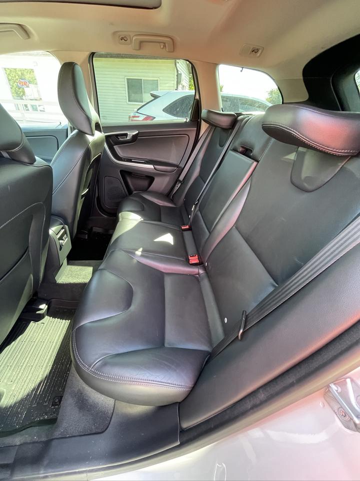 2017 Volvo XC60 T5 Special Edition Premier Photo