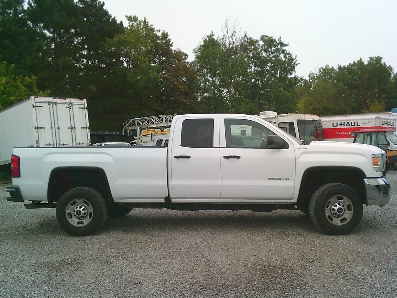 White 2017 GMC Sierra 2500HD Pickup Truck Four-Wheel Drive Automatic
