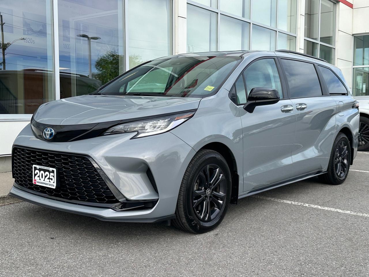 2025 Toyota Sienna XSE 7-Passenger XSE AWD! Photo