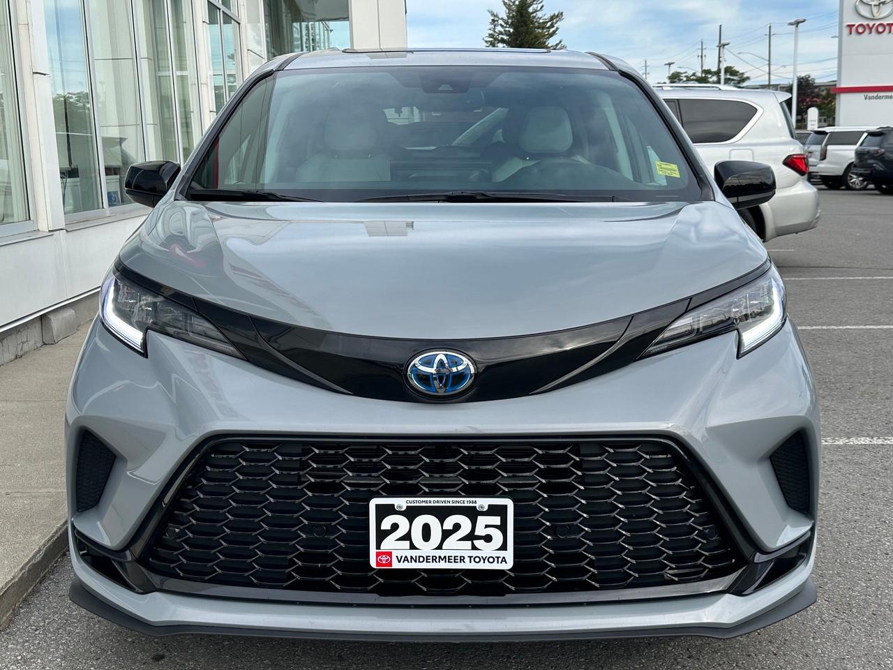 2025 Toyota Sienna XSE 7-Passenger XSE AWD! Photo