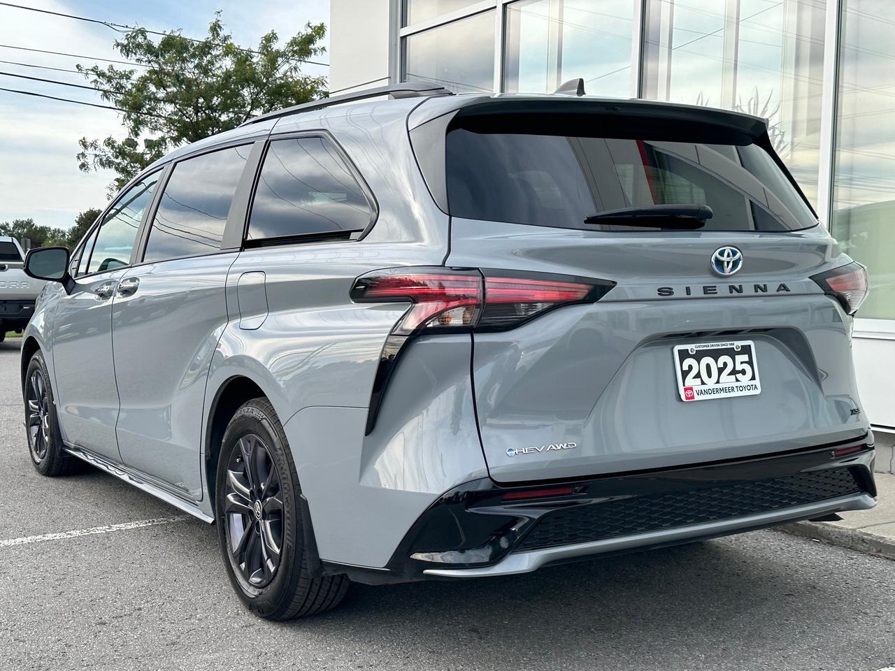 2025 Toyota Sienna XSE 7-Passenger XSE AWD! Photo