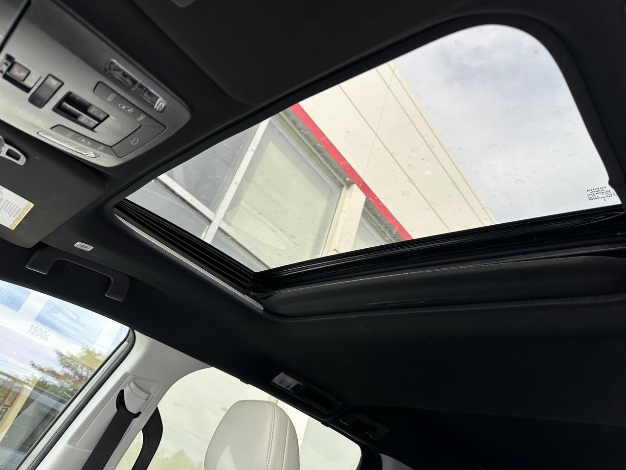 2025 Toyota Sienna XSE 7-Passenger XSE AWD! Photo