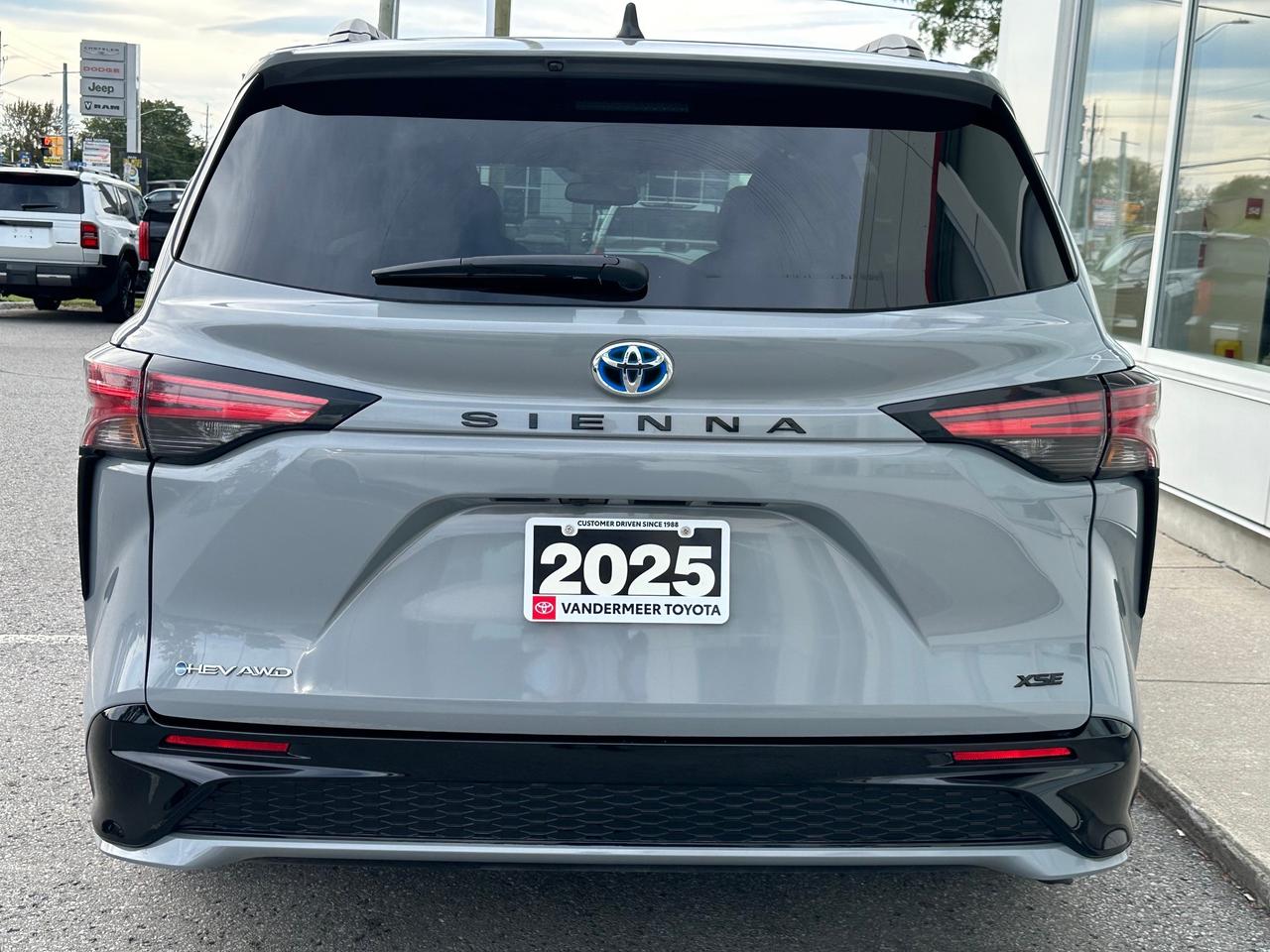 2025 Toyota Sienna XSE 7-Passenger XSE AWD! Photo